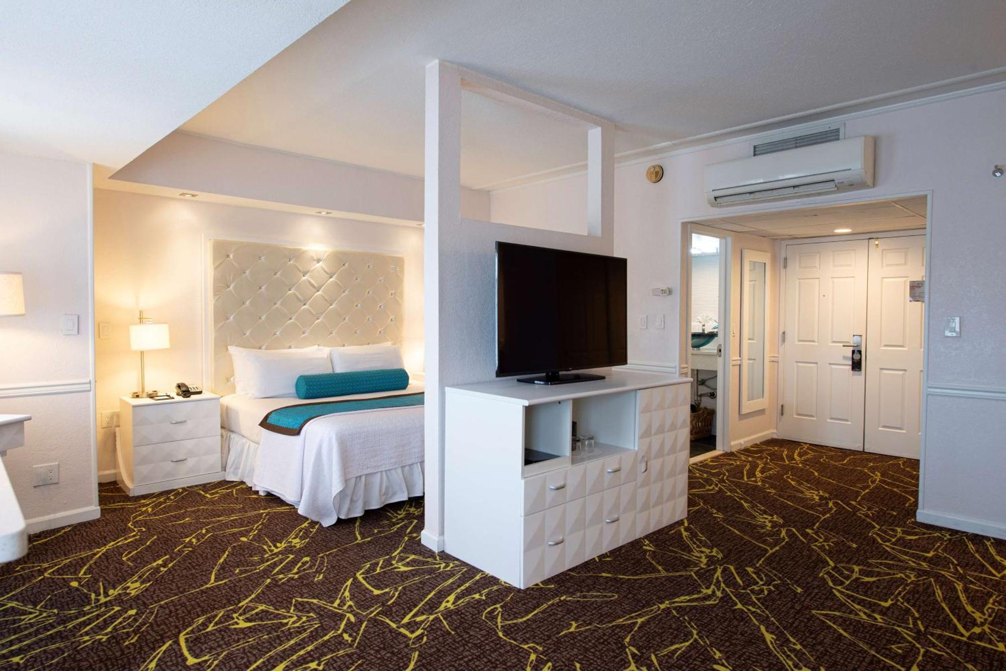 The Roslyn, Tapestry Collection By Hilton Hotel Exterior photo